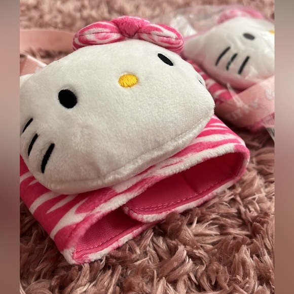 Sold NWT Limited edition hellokitty plushie cup holder from tiger sugar SOLD OUT - Picture 4 of 5